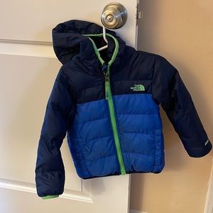 North Face 550 toddler coat size 3T. Small signs of wear.